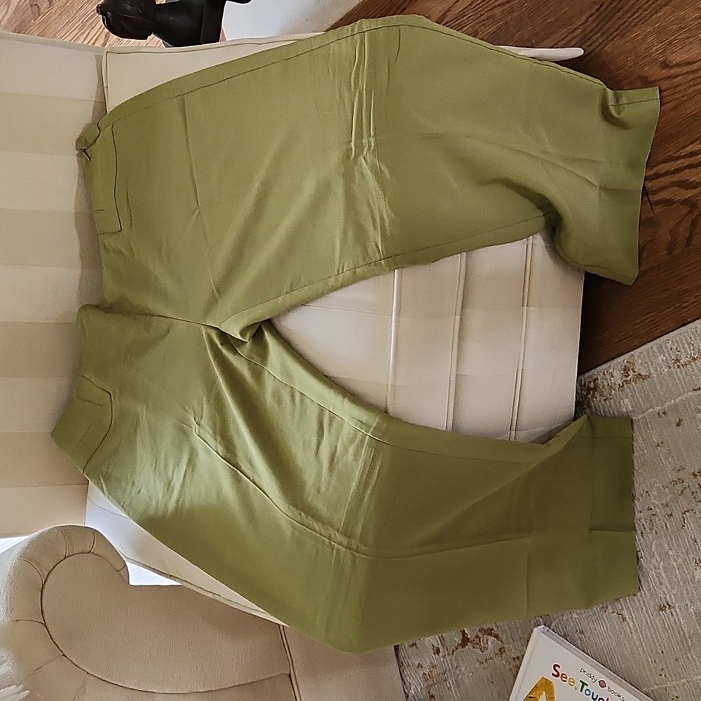 Green trouser. Size 16